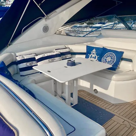 Πλωτό κατάλυμα Yacht Night - Uso Esclusivo *