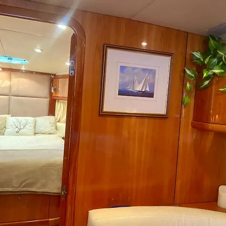 Πλωτό κατάλυμα Yacht Night - Uso Esclusivo *